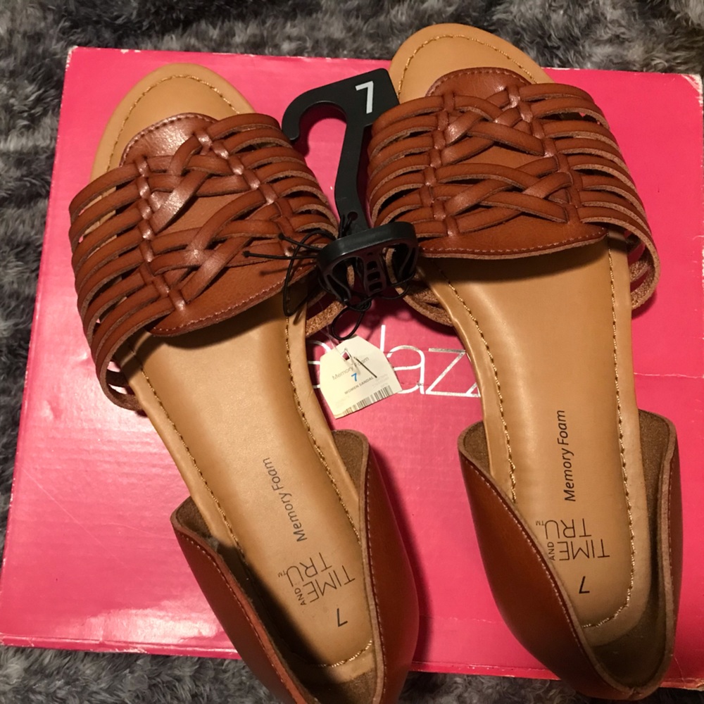 Time & Tru sandals NWT